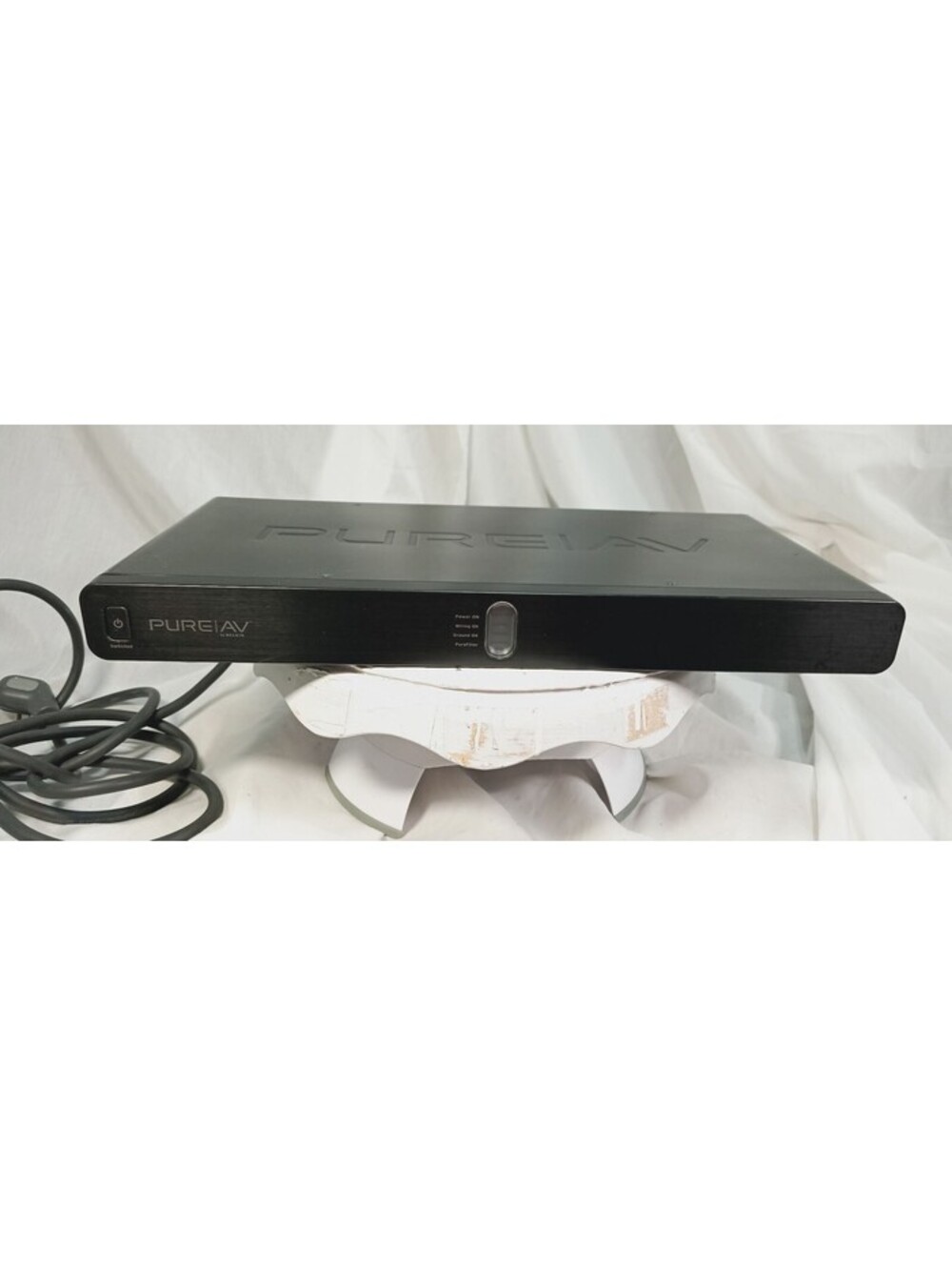 Belkin Pure AV AP20800-10 Home Theater Power Console 8-Outlet